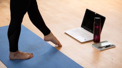 Woman's feet pointed toes